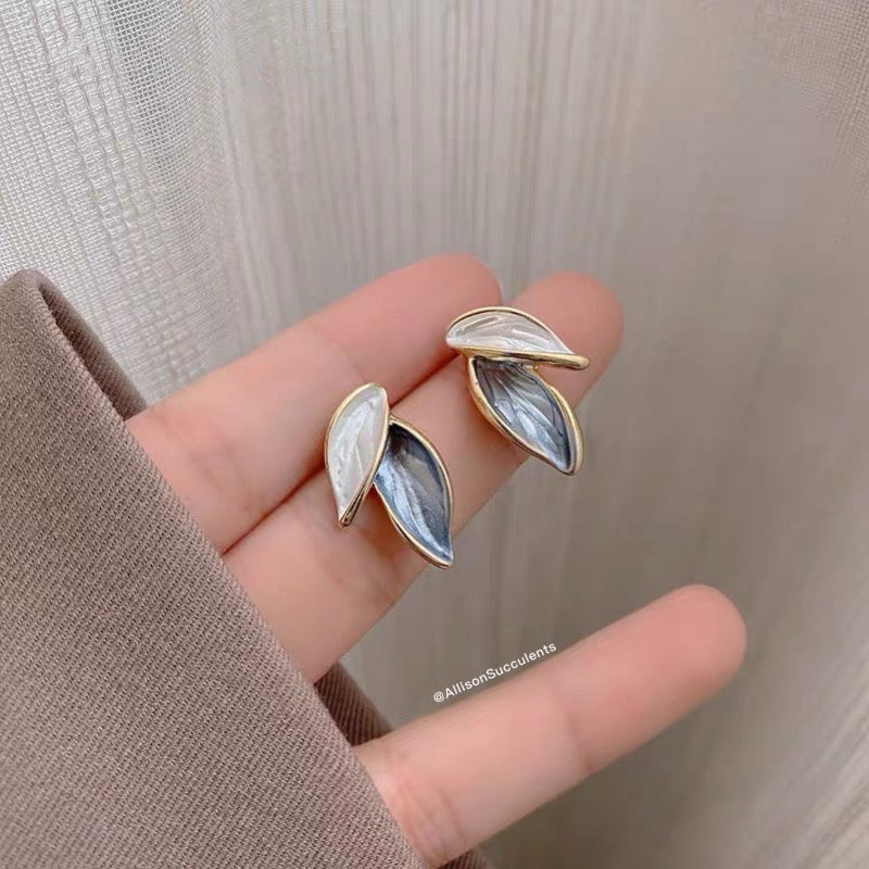 Asymmetric Graceful White and Blue Leaf with Gold Alloy surround Earrings (S925)