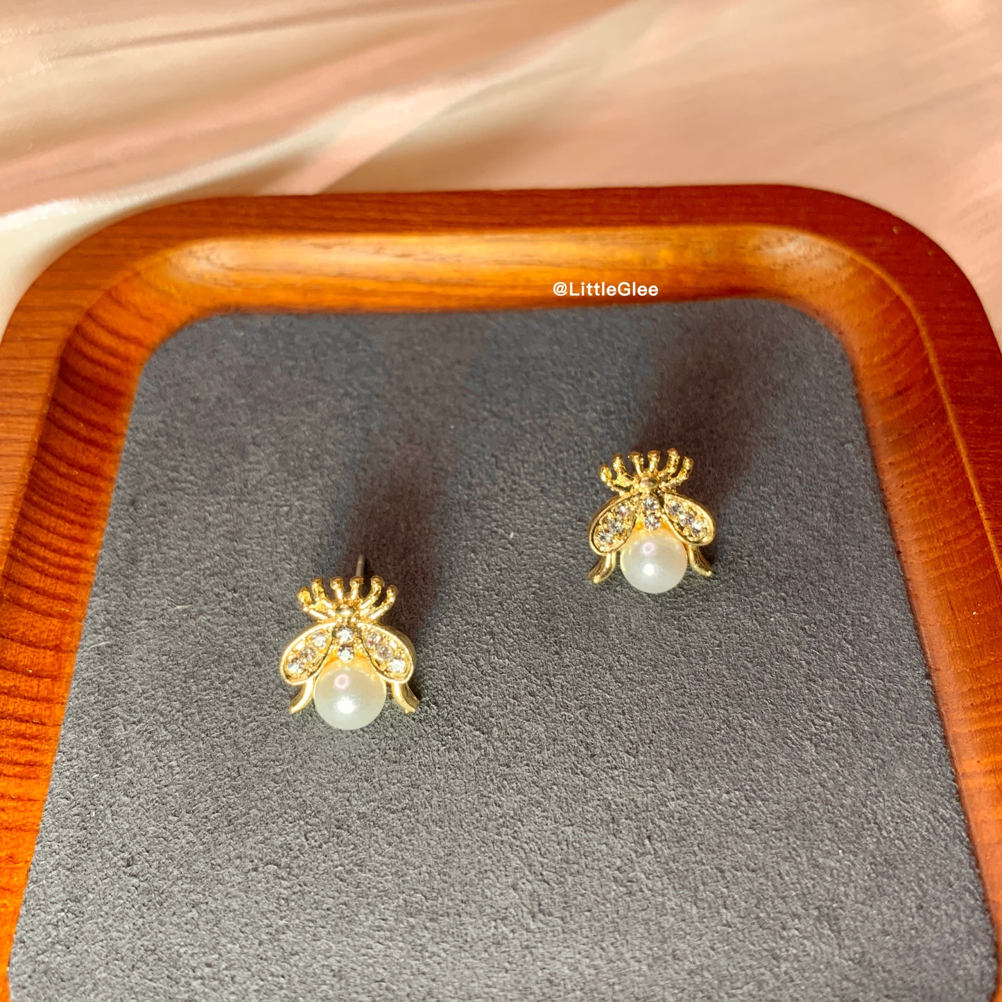 Simple Exquisite Bee With Faux Pearl Earrings (S925 Post)