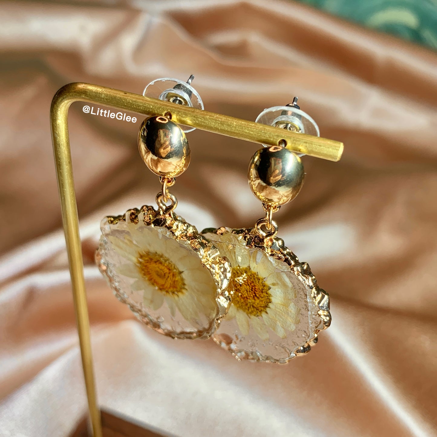 Real Daisy Pressed Dry Flower Resin Imitate Stone Earrings