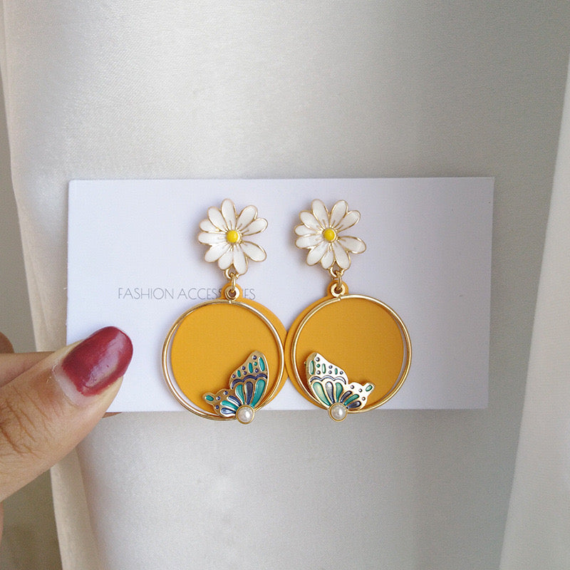 Daisy Butterfly Enamel Replicate Leather Pearls Earrings (S925 Post)
