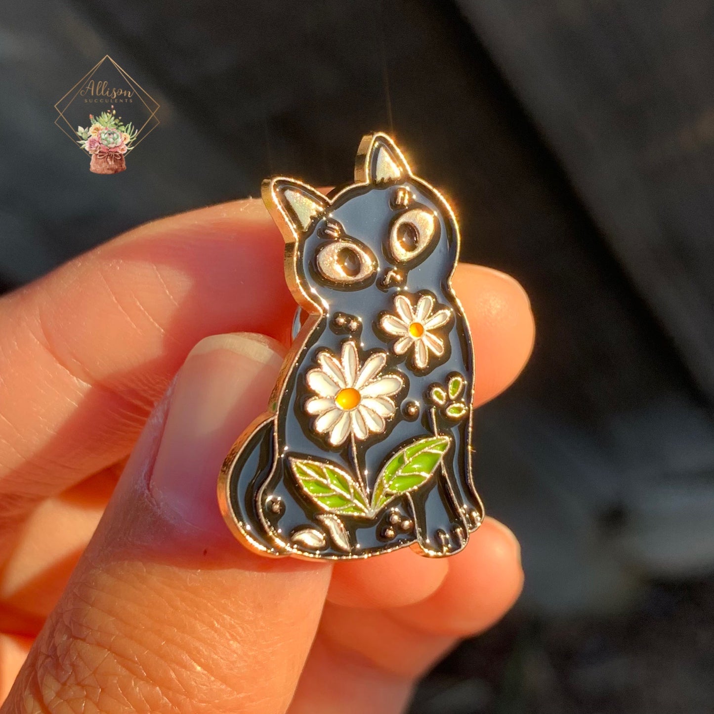 Cute 'Cat love Daisy Flower' Enamel Pin