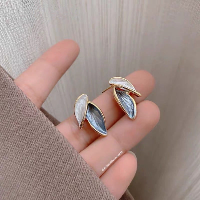 Asymmetric Graceful White and Blue Leaf with Gold Alloy surround Earrings (S925)